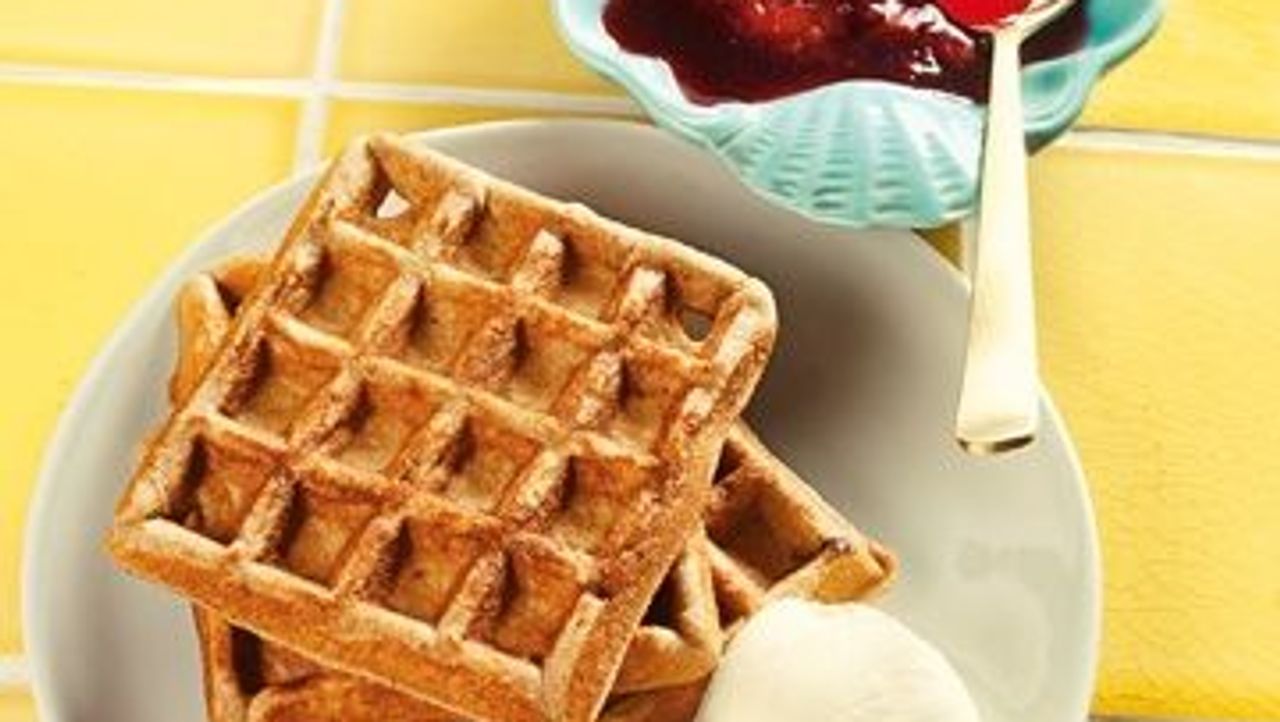 Rezept: Five-Spice-Waffeln, Pflaume und Vanilleeis - SZ Magazin