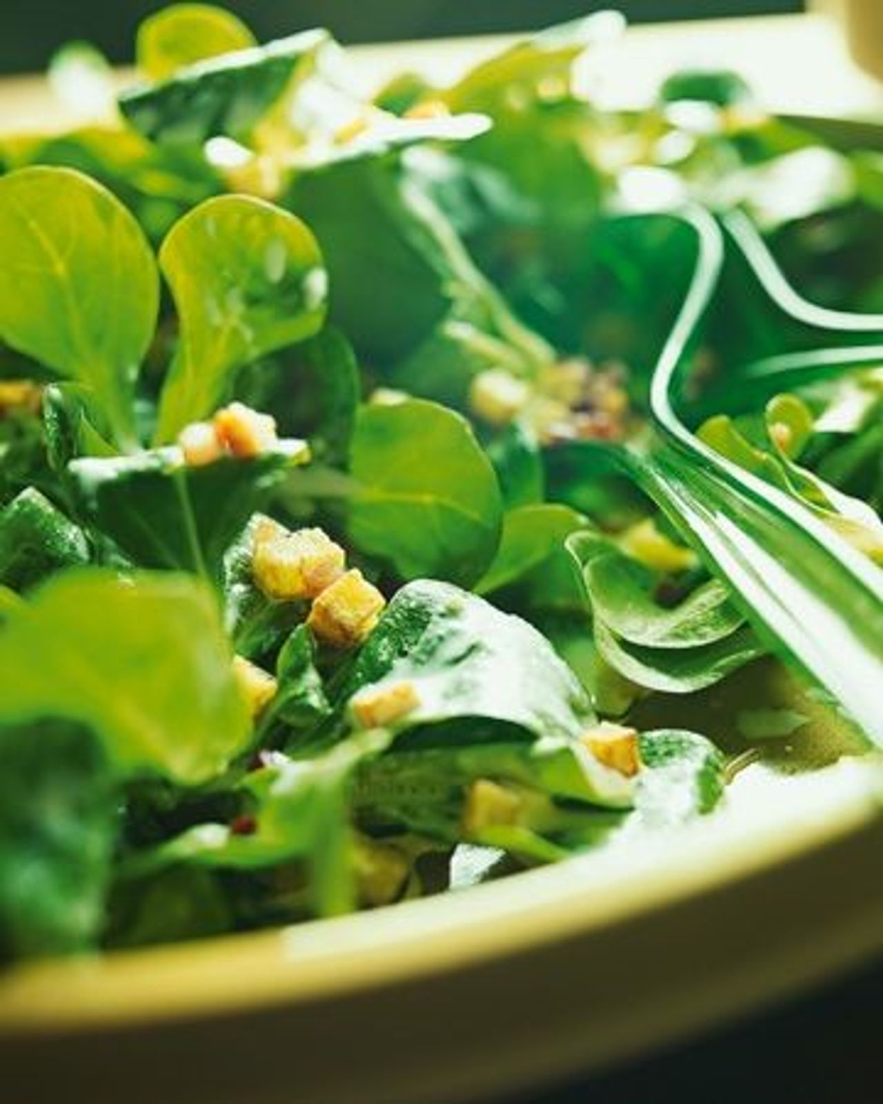 Rezept: Feldsalat mit Kartoffeldressing - SZ Magazin