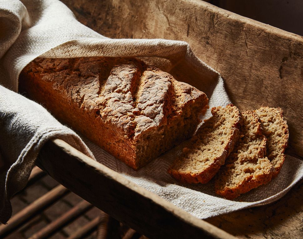 Kartoffelbrot mit Buttermilch und Rote-Bete-Aufstrich - SZ Magazin