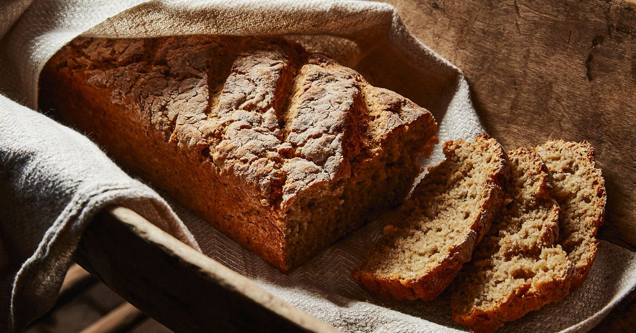 Kartoffelbrot mit Buttermilch und Rote-Bete-Aufstrich - SZ Magazin