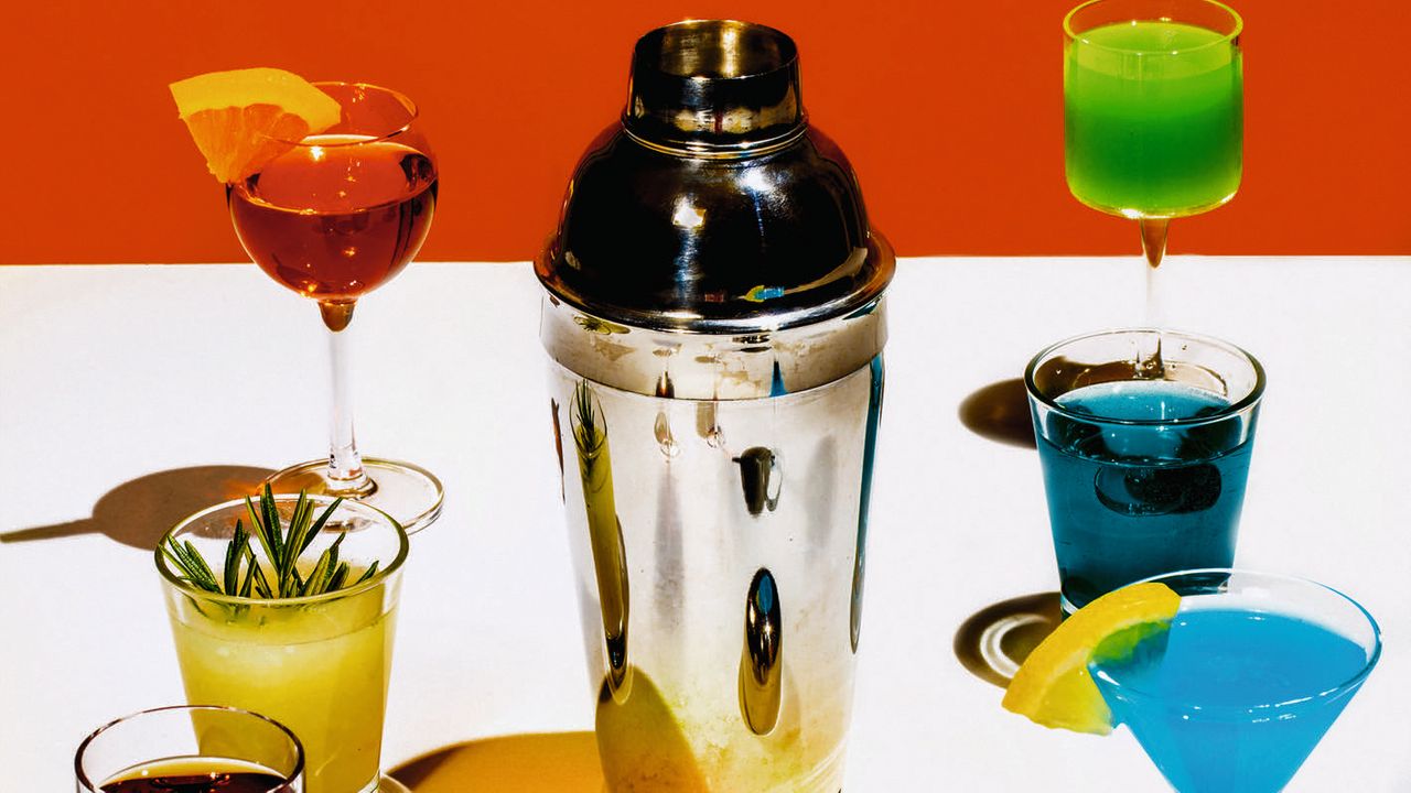 Bunte Cocktails: Einen Regenbogen trinken - SZ Magazin