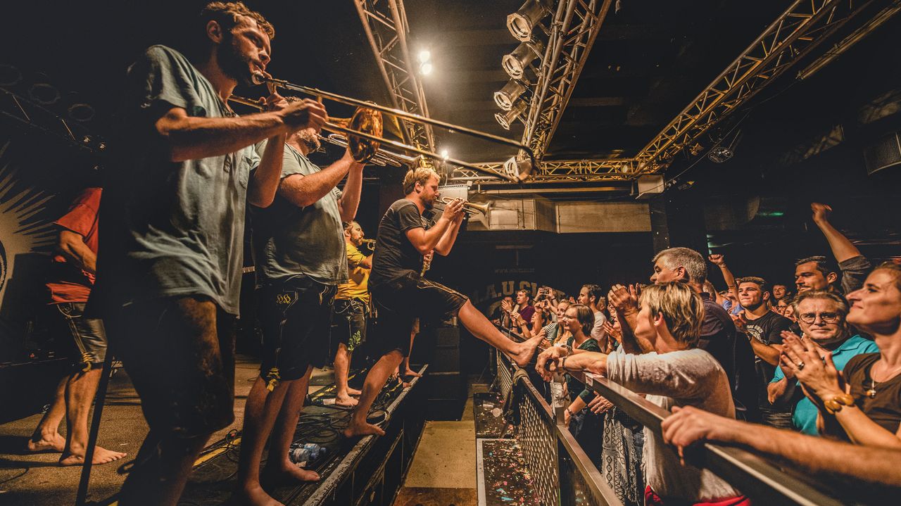 Die Band La Brass Banda in der CoronaZeit SZ Magazin