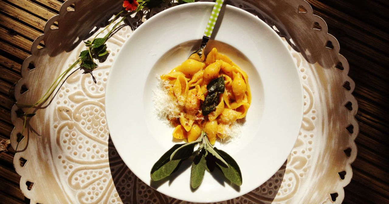 Kürbis-Pasta mit Salbeibutter - Rezept - SZ Magazin