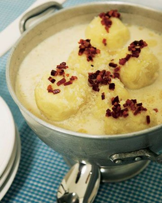 Sauerkrautsuppe mit Kartoffel-Speckknödeln - Rezept - SZ Magazin
