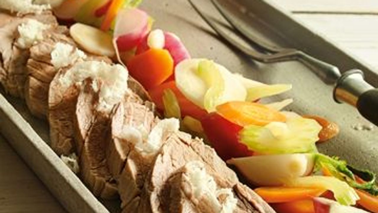 Kalbsfilet mit Salsa Verde und lauwarmem Wurzelgemüse-Salat - SZ Magazin