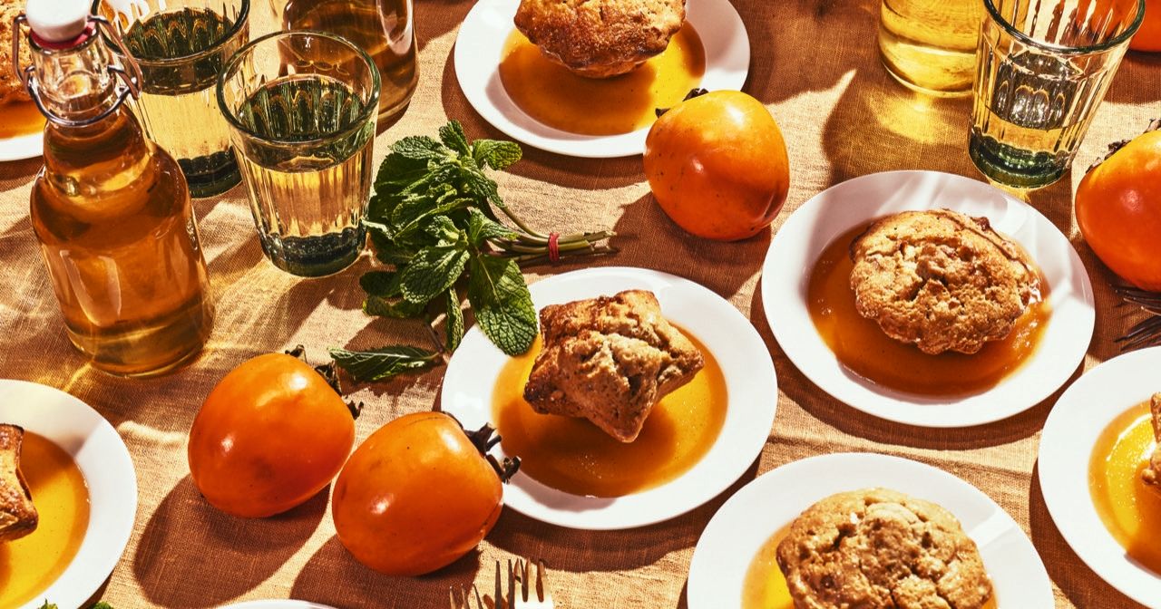 Rezept: Vanille-Apfel-Küchlein mit Kakicreme und Portweinsauce - SZ Magazin Rezept: Vanille-Apfel-Küchlein mit Kakicreme und Portweinsauce - SZ Magazin