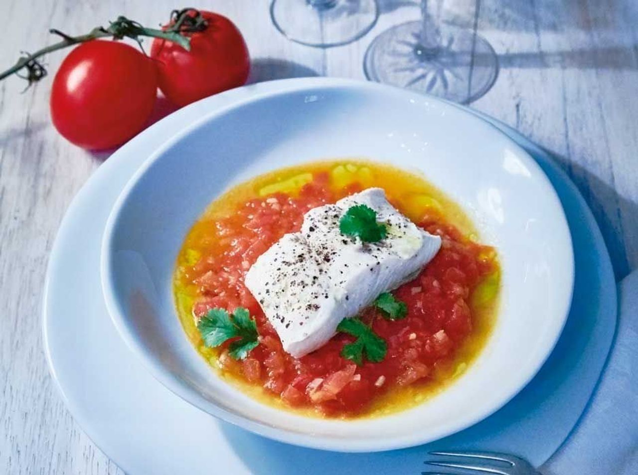 Rezept für Heilbutt in Tomaten-Ingwer-Sud - SZ Magazin