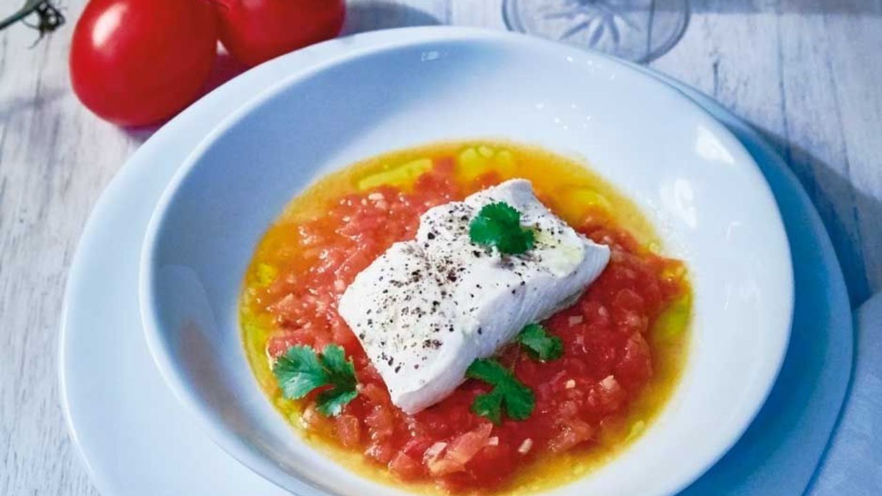 Rezept für Heilbutt in Tomaten-Ingwer-Sud - SZ Magazin