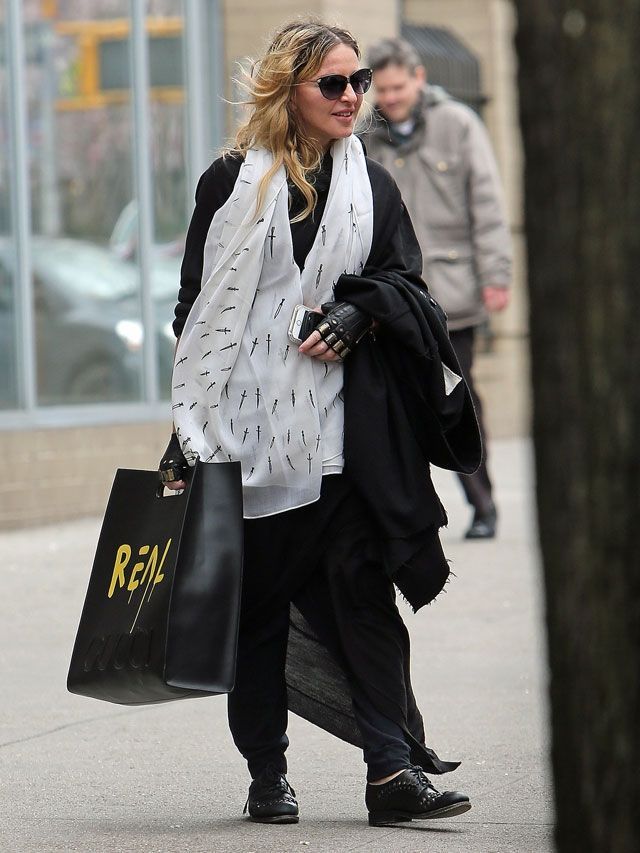 Madonna Hat Eine Gucci Tasche Mit Echtheits Graffito Sz Magazin