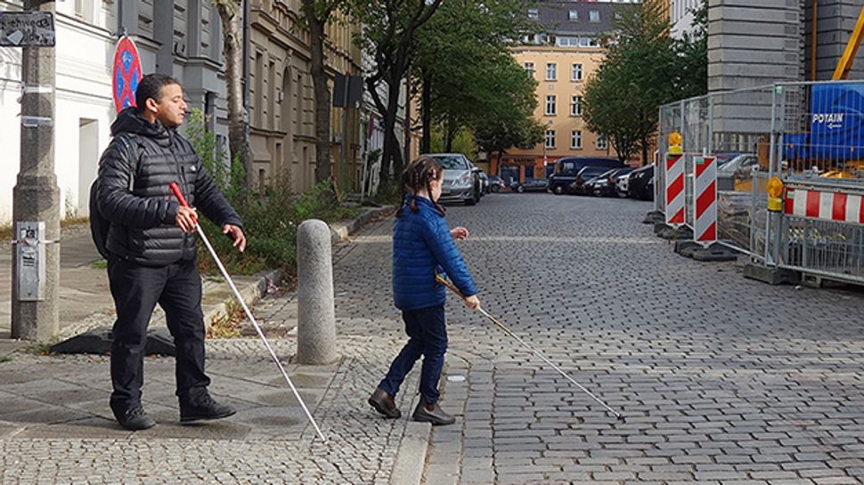 Klicksonar Wie blinde Menschen sich mit Echoortung