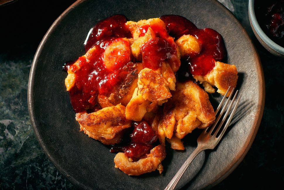 Semmelschmarren mit Zwetschgenröster - Rezept - SZ Magazin