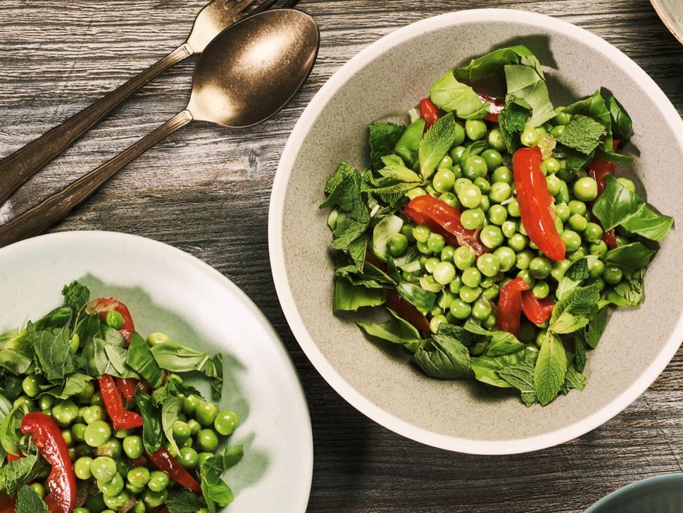 Rezept: Erbsen-Salat mit frischen Kräutern - SZ Magazin