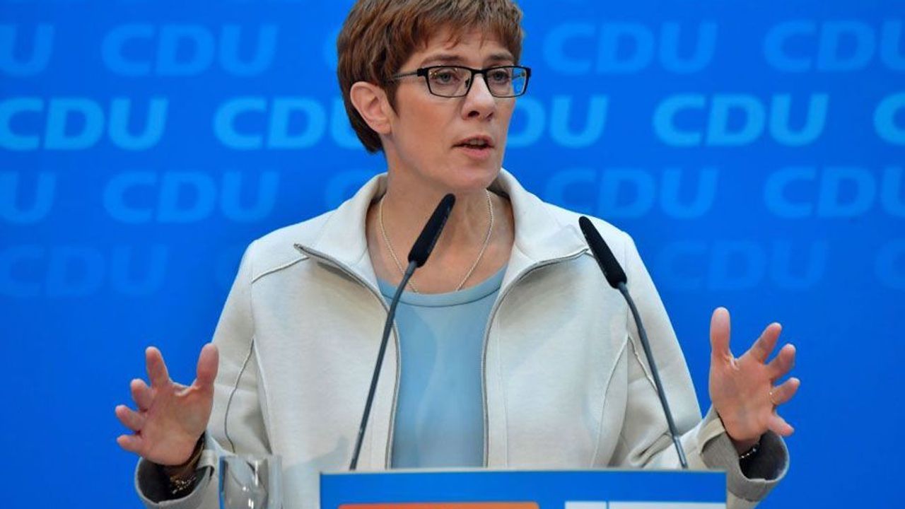 Was Annegret KrampKarrenbauer nach dem Wahlsieg anhatte SZ Magazin