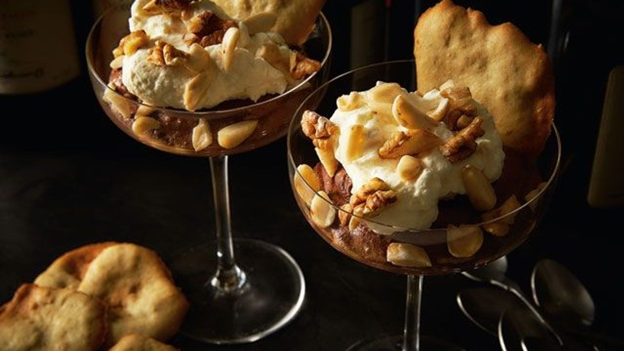 Schokoladencreme mit Anis-Waffeln - Rezept - SZ Magazin Schokoladencreme mit Anis-Waffeln - Rezept - SZ Magazin