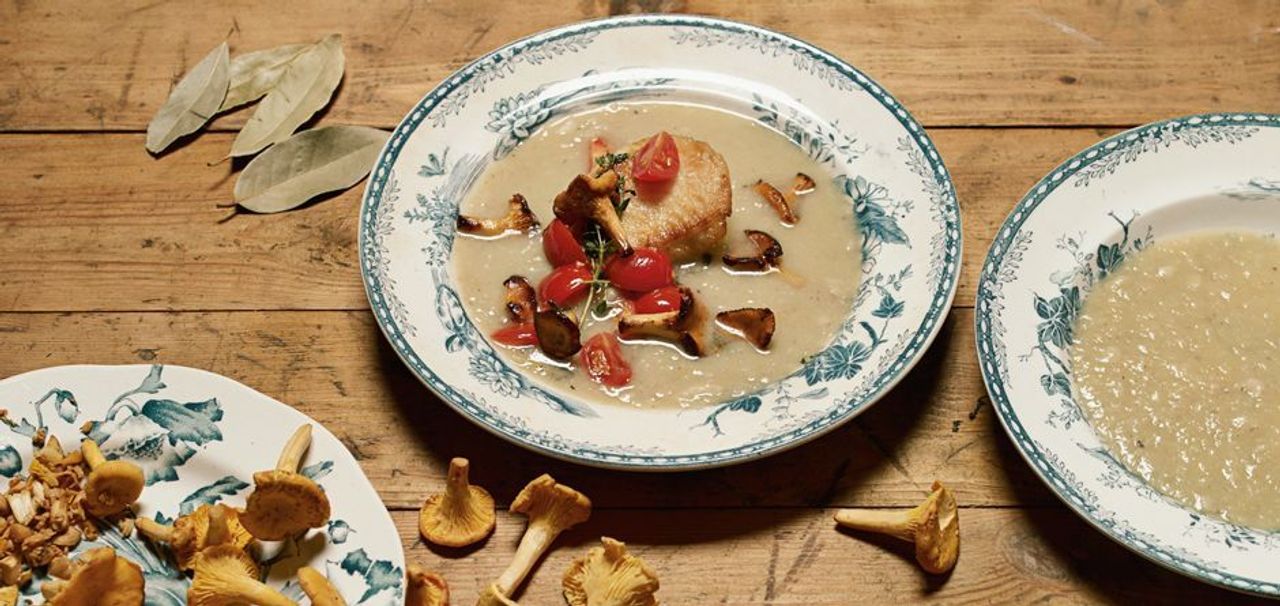 Gemüsesuppe mit Kichererbsen, Pilzen und Fisch - Rezept - SZ Magazin