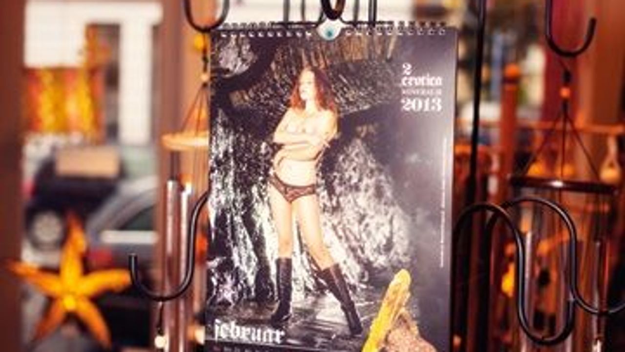 Warum posieren Frauen nackt für seltsame Kalender?