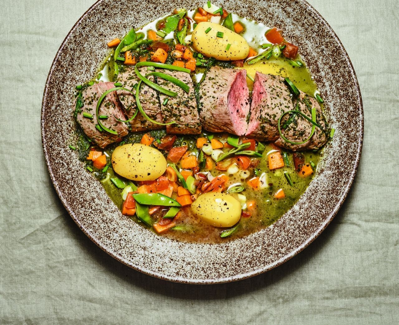 Rezept: Kalbsfilet mit Frühlingsgemüse - SZ Magazin